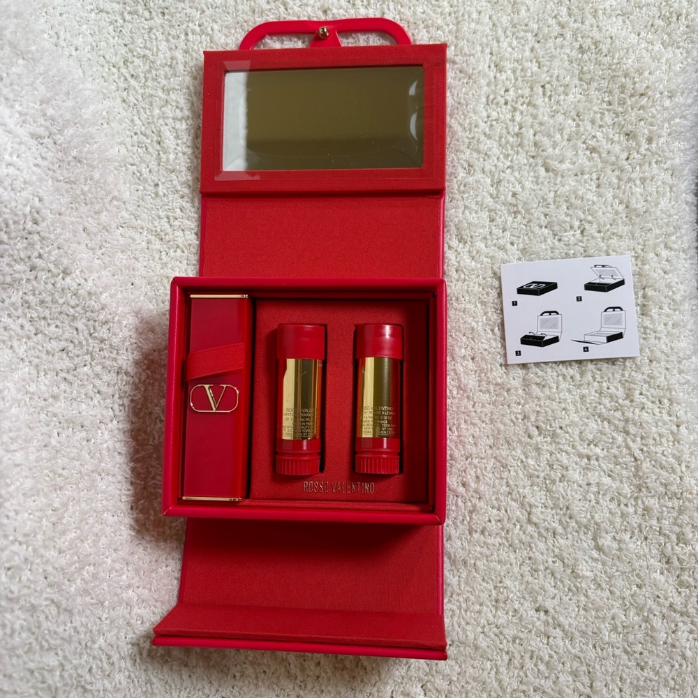 NWT VALENTINO LIPSTICKS KIT - Picture 2 of 9